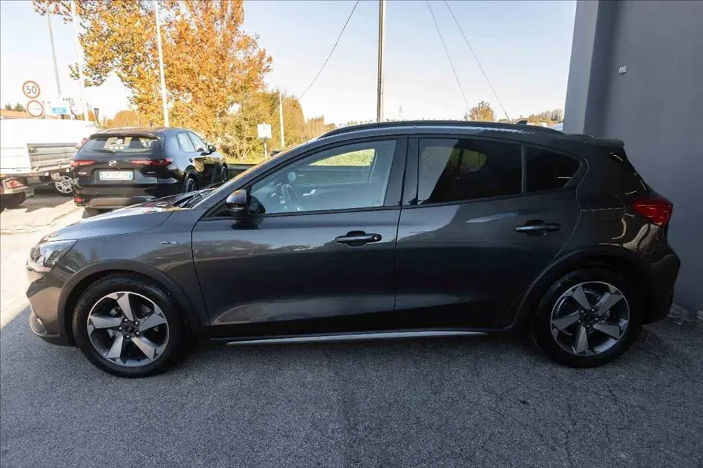 Usata Ford Focus Active 125 CV (91 kW) 2021 Grigio metallizzato SUV