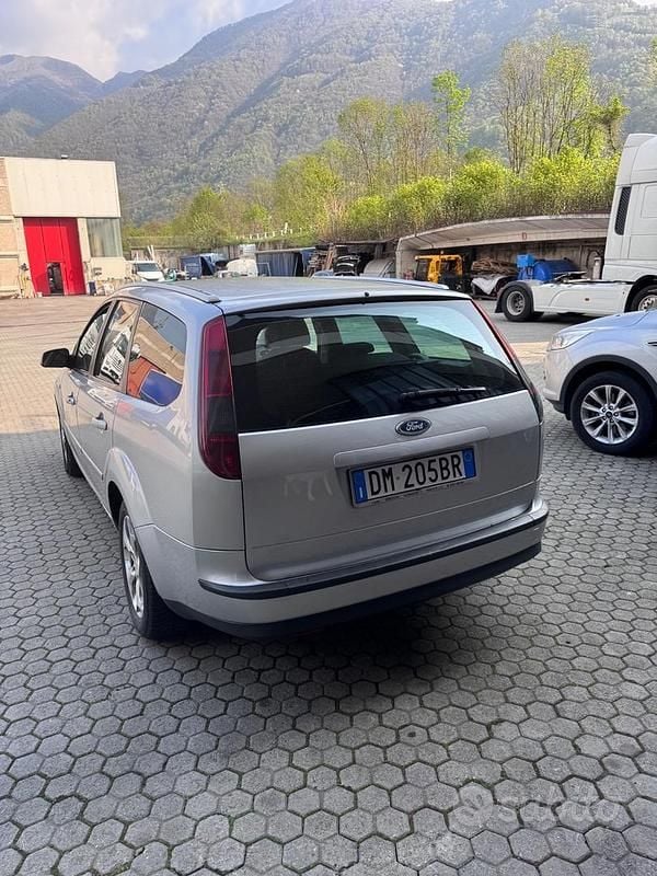 Usata Ford Focus S 90 CV (66 kW) 2007 Grigio Station wagon