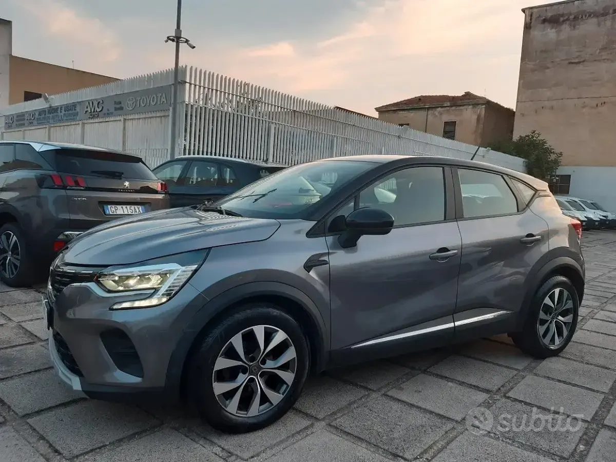 Usata Renault Captur Life 101 CV (74 kW) 2020 Grigio SUV
