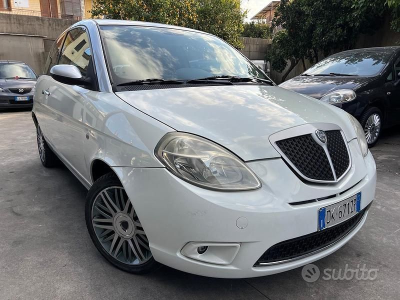 Usata Lancia Ypsilon 60 CV (44 kW) 2008 Bianco Utilitaria