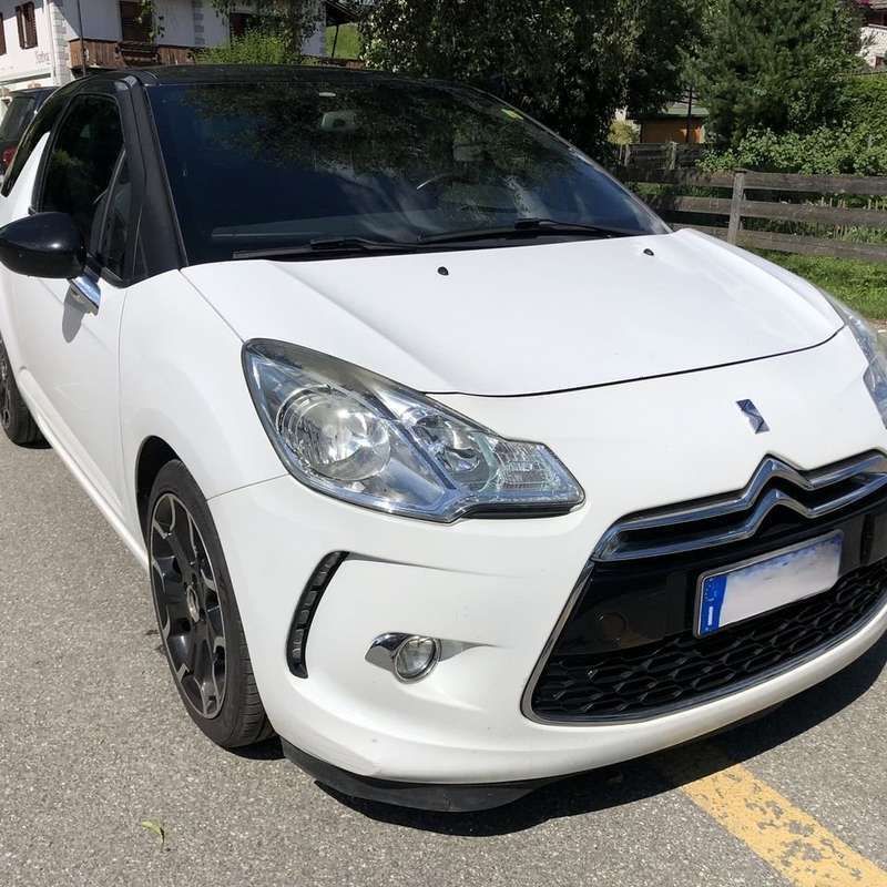 Bianco Usata 2011 Citroën DS3 Tre volumi | 3900 € (Buon prezzo) - Immagine 1/4