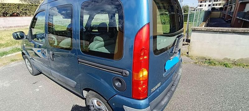 Usata Renault Kangoo Expression 75 CV (55 kW) 2006 Verde Monovolume