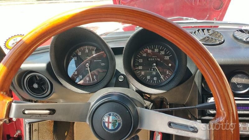 Rosso Usata 1984 Alfa Romeo Spider Cabrio | 18.900 € - Immagine 1/4