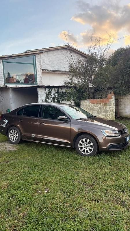 Begagnad VW Jetta 2012 Brun Sedan