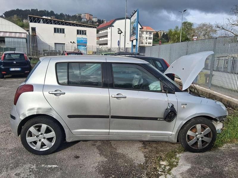 Usata Suzuki Swift GL 75 CV (55 kW) 2009 Argento Utilitaria