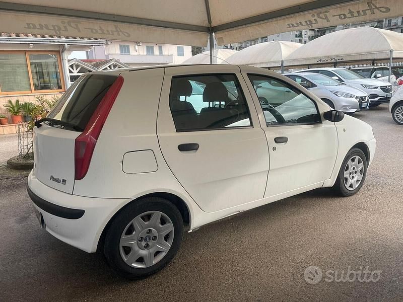 Usata Fiat Punto 60 CV (44 kW) 2002 Bianco Utilitaria