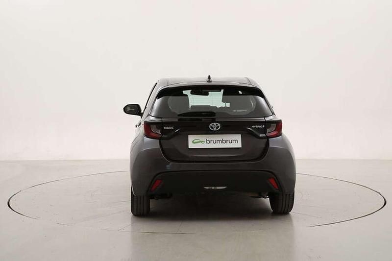 Usata Toyota Yaris Hybrid Business Edition 116 CV (85 kW) 2021 Grigio Utilitaria