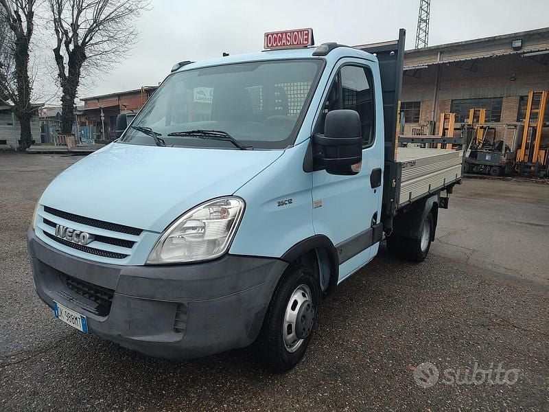Usata Iveco Daily 116 CV (85 kW) 2008 Blu Monovolume