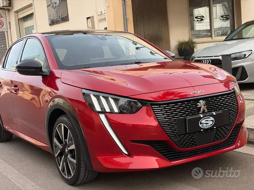 Usata Peugeot 208 GT-line 101 CV (74 kW) 2019 Rosso Utilitaria