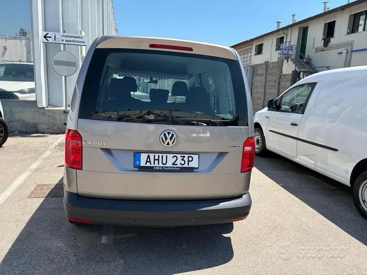 Usata VW Caddy Maxi 110 CV (80 kW) 2020 Grigio Monovolume