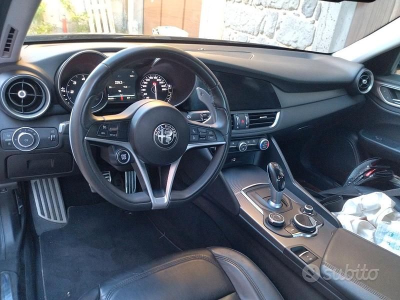 Usata Alfa Romeo Giulia 180 CV (132 kW) 2016 Berlina