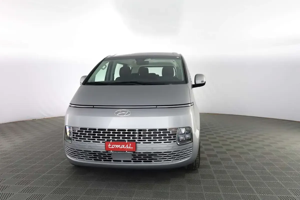 Usata Hyundai Staria 177 CV (130 kW) 2023 Shimmering silver Monovolume