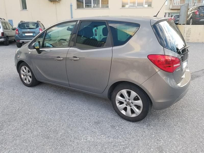 Usata Opel Meriva Cosmo 95 CV (69 kW) 2012 Grigio Monovolume