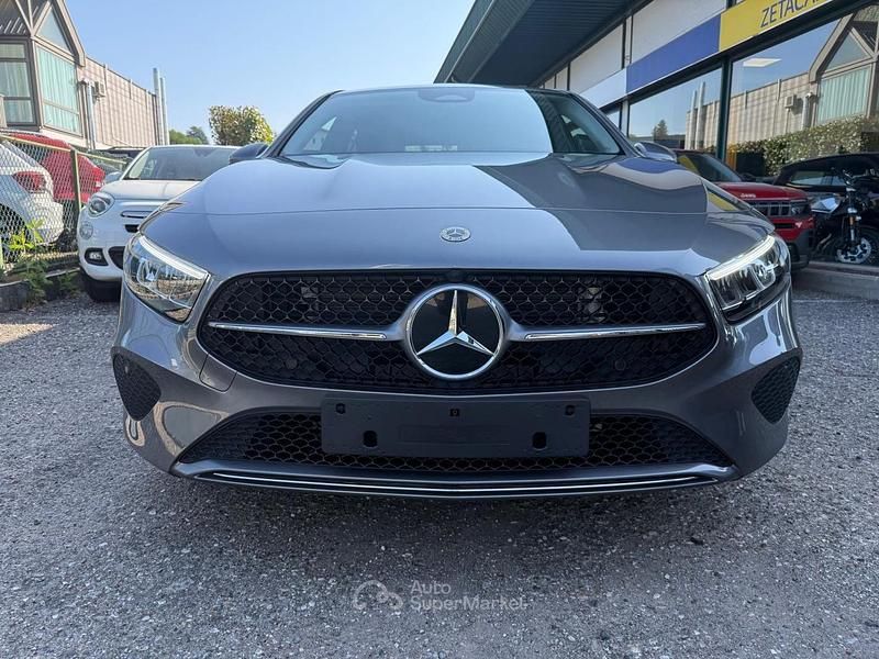 Nuova Mercedes A180 Advanced 116 CV (85 kW) 2026 Gray Berlina