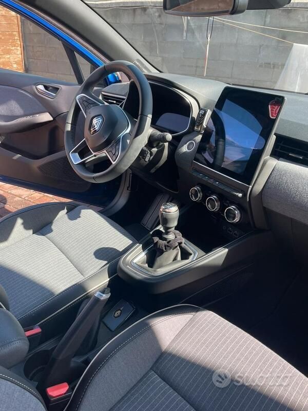 Usata Renault Clio V 90 CV (66 kW) 2024 Blu Utilitaria