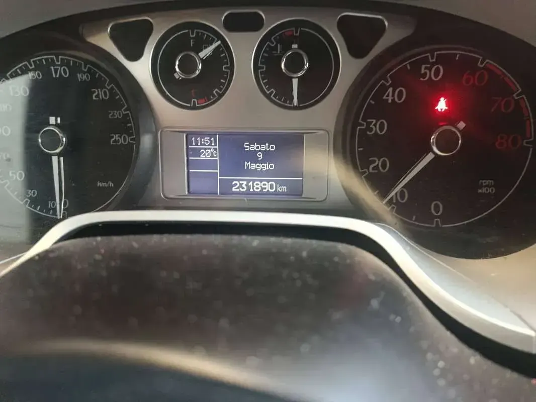 Begagnad Lancia Delta 120 HK (88 kW) 2009 Svart Halvkombi