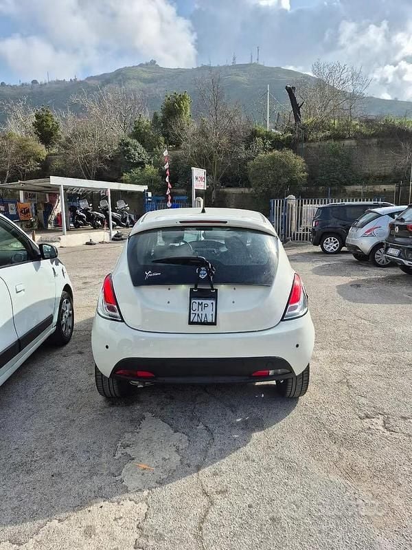 Usata Lancia Ypsilon S 95 CV (69 kW) 2012 Bianco Utilitaria