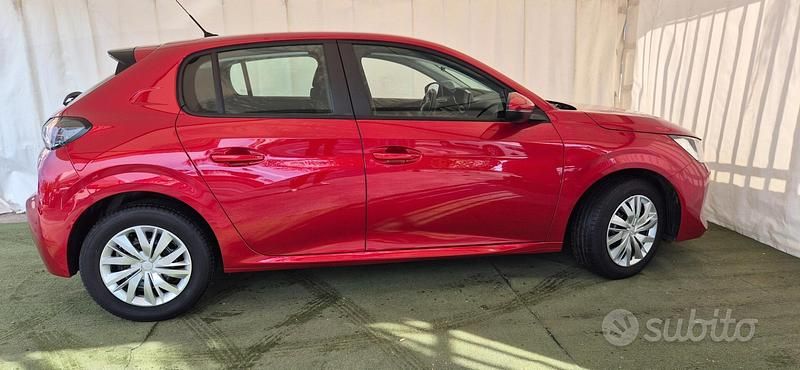 Usata Peugeot 208 102 CV (75 kW) 2021 Rosso Utilitaria