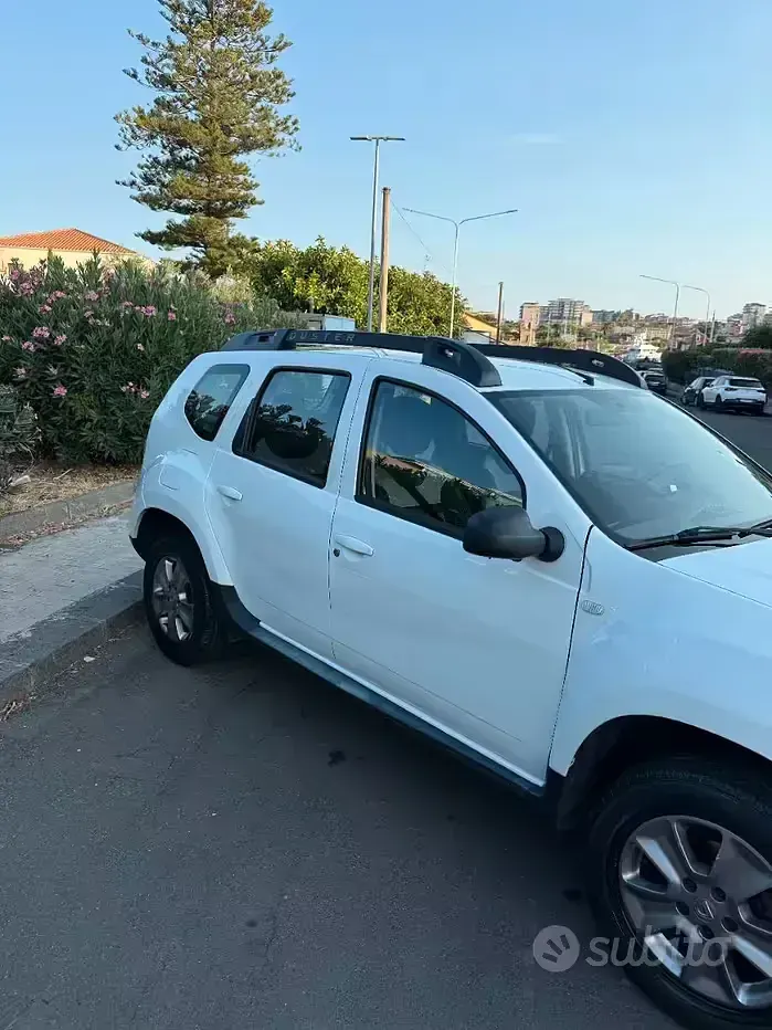 Usata Dacia Duster Lauréate 109 CV (80 kW) 2016 Bianco SUV