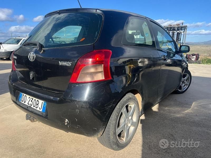 Usata Toyota Yaris Sol 90 CV (66 kW) 2007 Nero Berlina