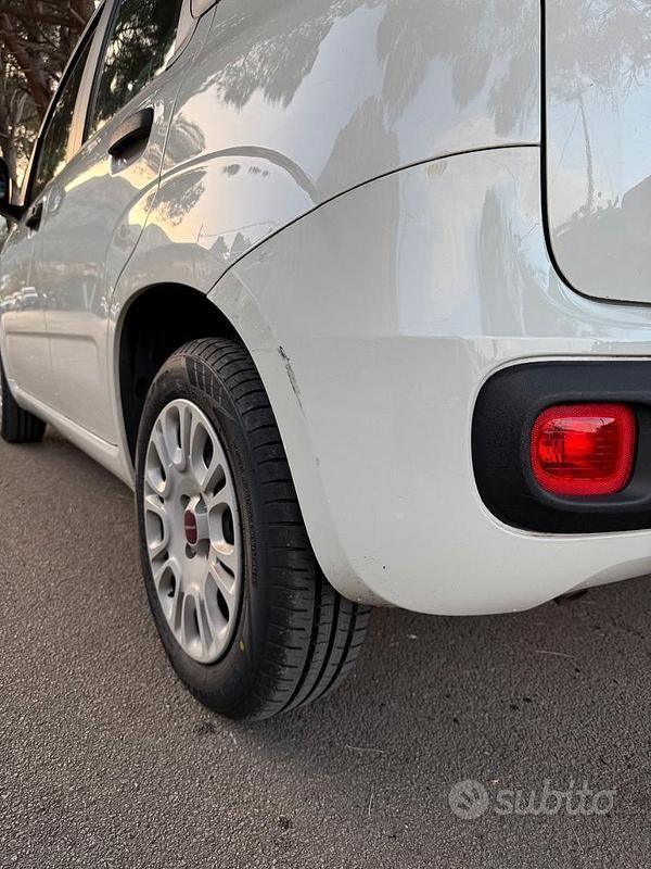 Usata Fiat Panda Lounge 69 CV (50 kW) 2016 Bianco Utilitaria