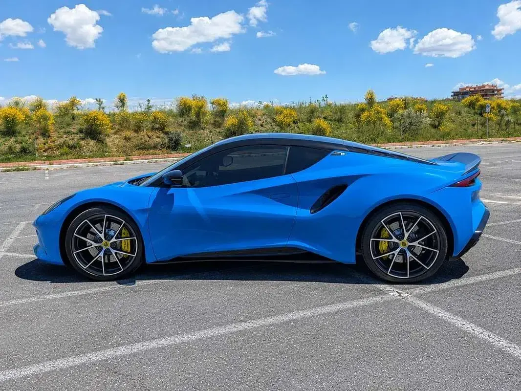 Usata Lotus Emira 360 CV (264 kW) 2025 Blu/azzurro Coupé