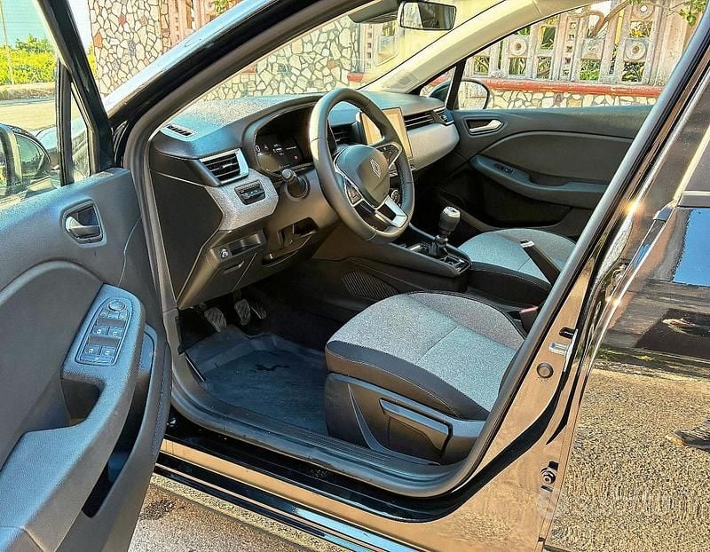 Usata Renault Clio V 101 CV (74 kW) 2025 Nero Berlina