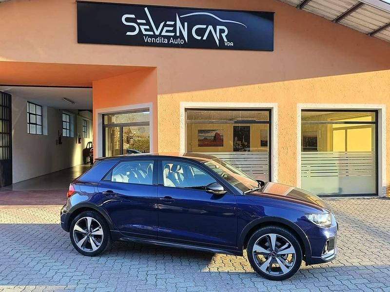 Usata Audi A1 Ambiente 110 CV (80 kW) 2023 Bicolor blu / tetto nero SUV