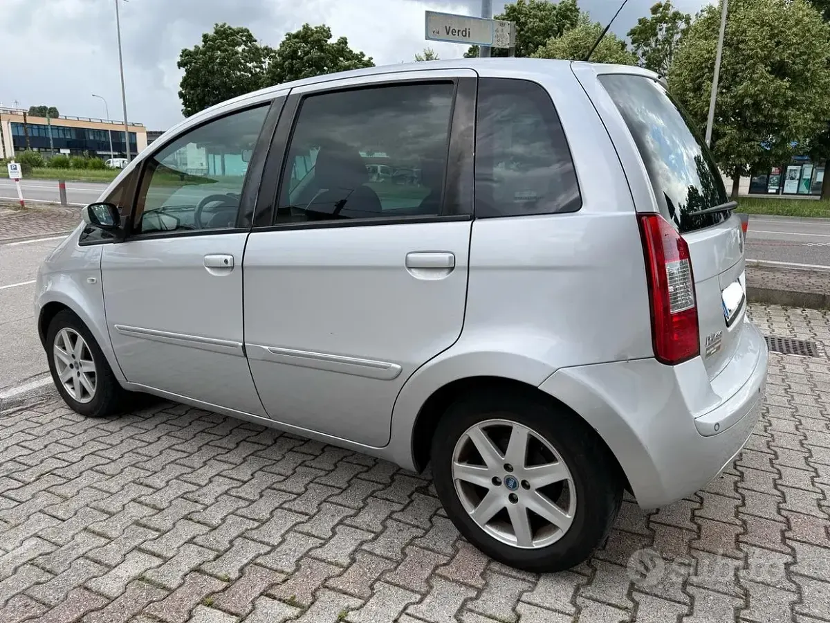 Usata Fiat Idea 90 CV (66 kW) 2007 Grigio Monovolume