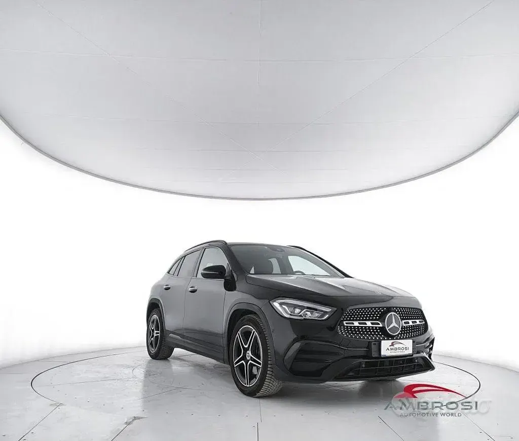 Usata Mercedes GLA200 Premium 150 CV (110 kW) 2022 Nero SUV