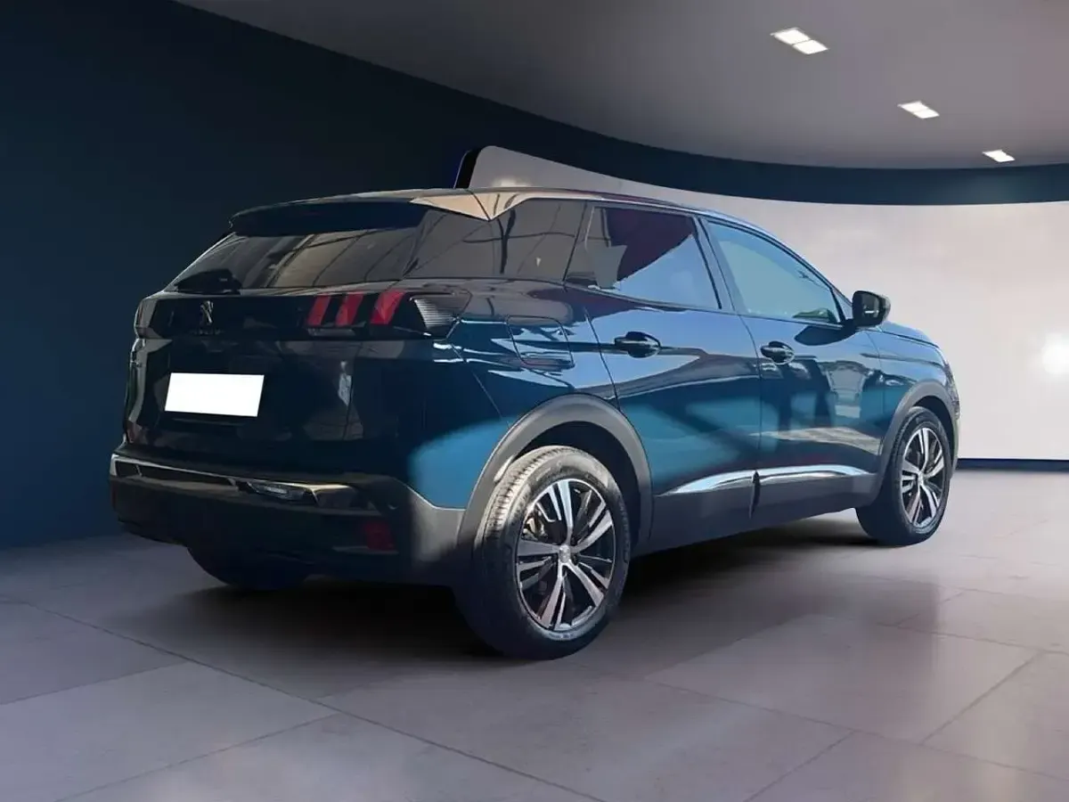 Usata Peugeot 3008 Allure 131 CV (96 kW) 2023 Blu/azzurro SUV