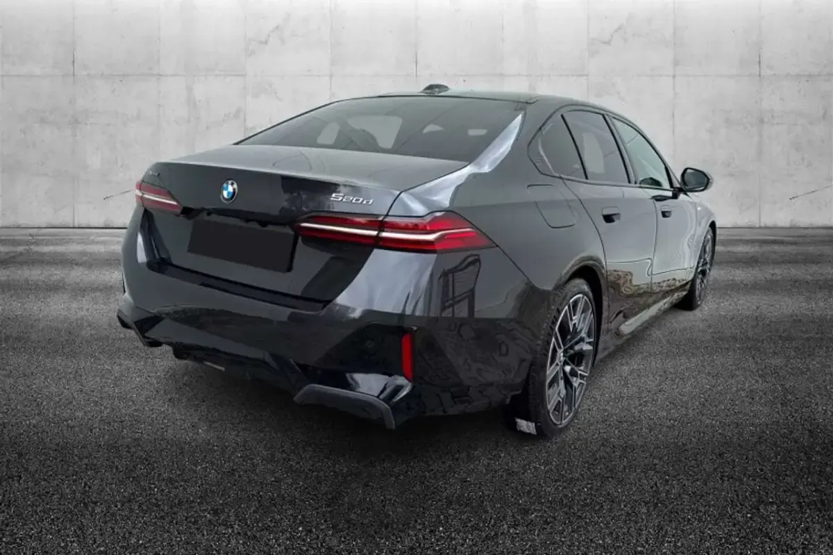 Usata BMW 520 M Sport 197 CV (144 kW) 2025 Grigio Berlina