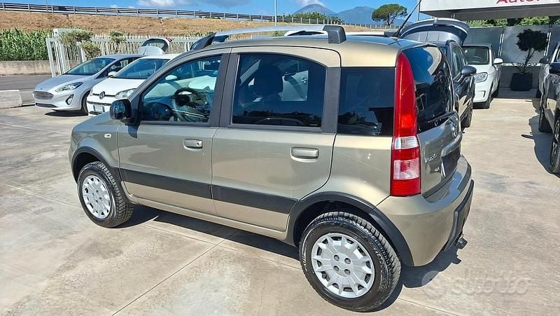Usata Fiat Panda 4x4 Climbing 69 CV (50 kW) 2011 Beige Utilitaria