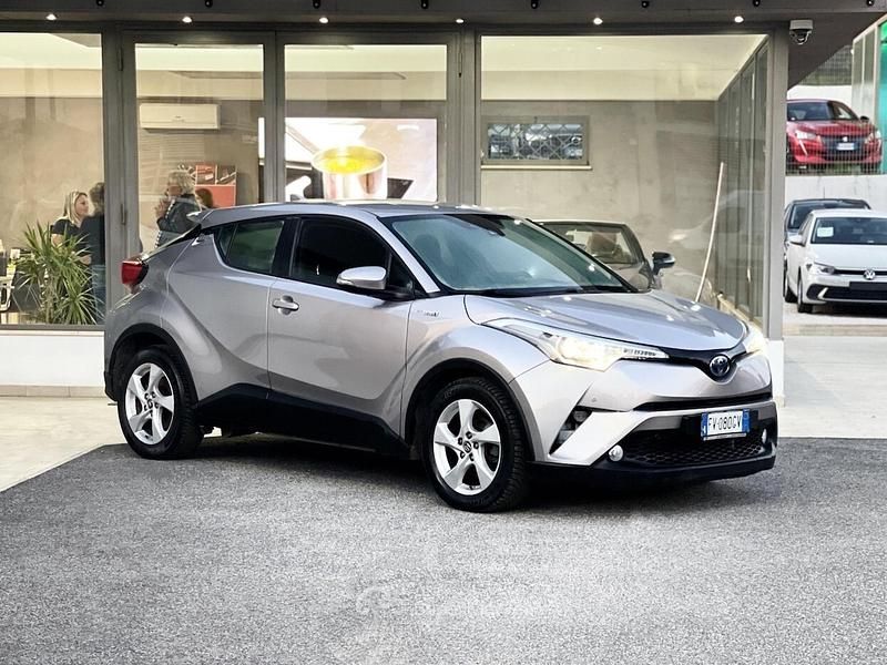 Usata Toyota C-HR 98 CV (72 kW) 2019 Argento SUV