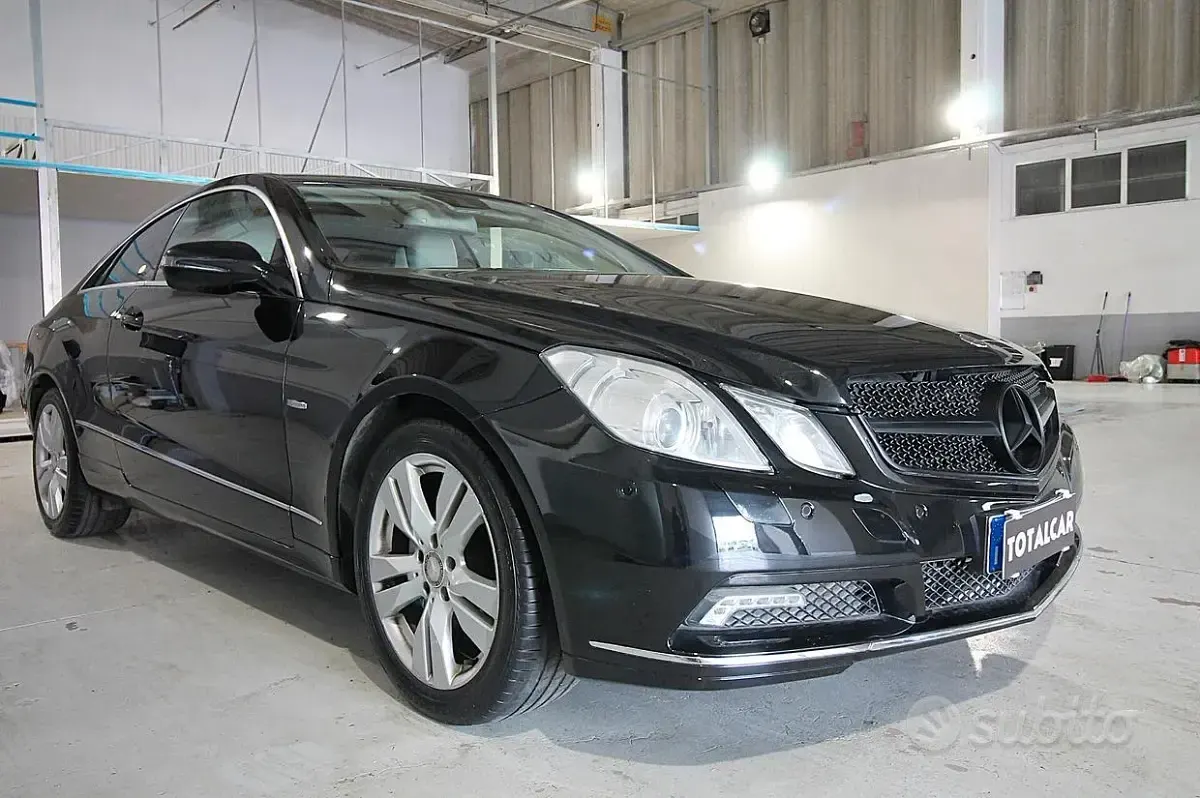 Usata Mercedes E350 231 CV (169 kW) 2009 Nero Coupé