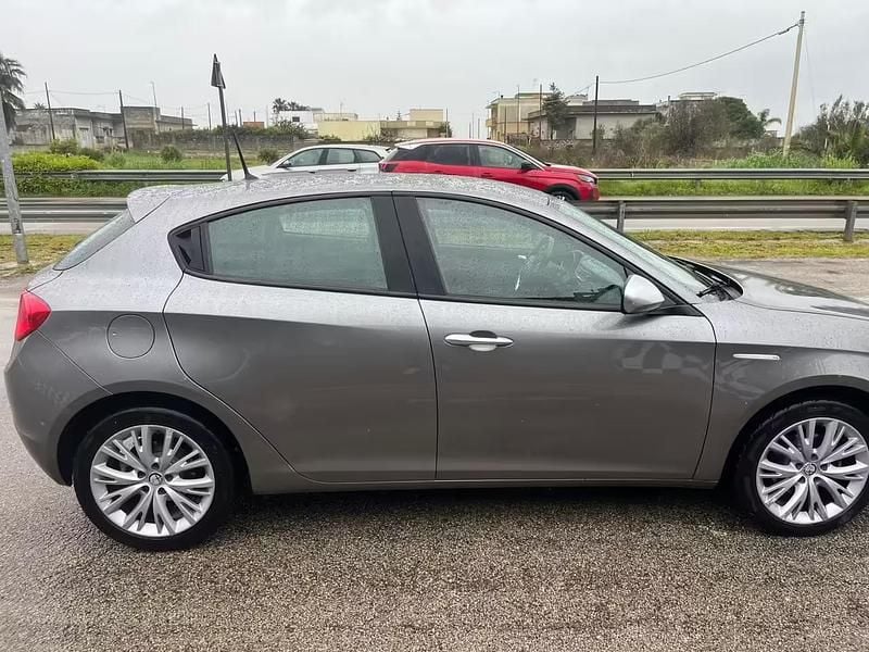 Usata Alfa Romeo Giulietta Super 119 CV (87 kW) 2017 Grigio Utilitaria