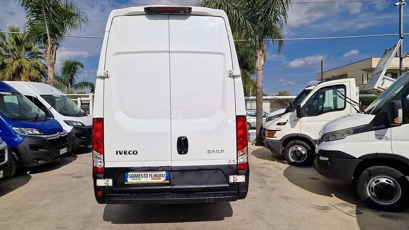 Usata Iveco Daily 136 CV (100 kW) 2021 Bianco Furgone