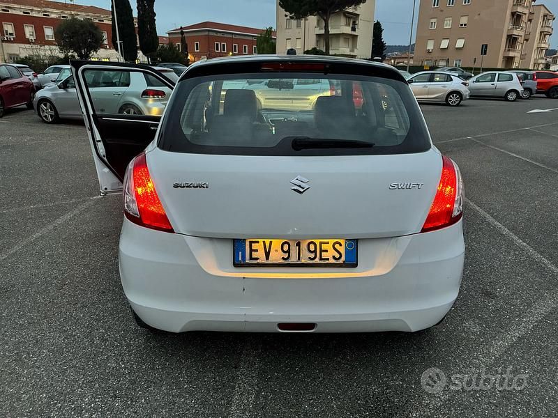 Bianco Usata 2014 Suzuki Swift Due volumi | 3500 € - Immagine 1/4