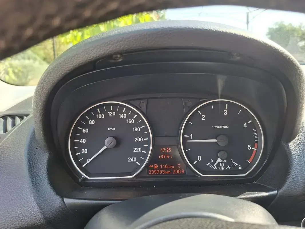 Usata BMW 118 143 CV (105 kW) 2010 Grigio Utilitaria