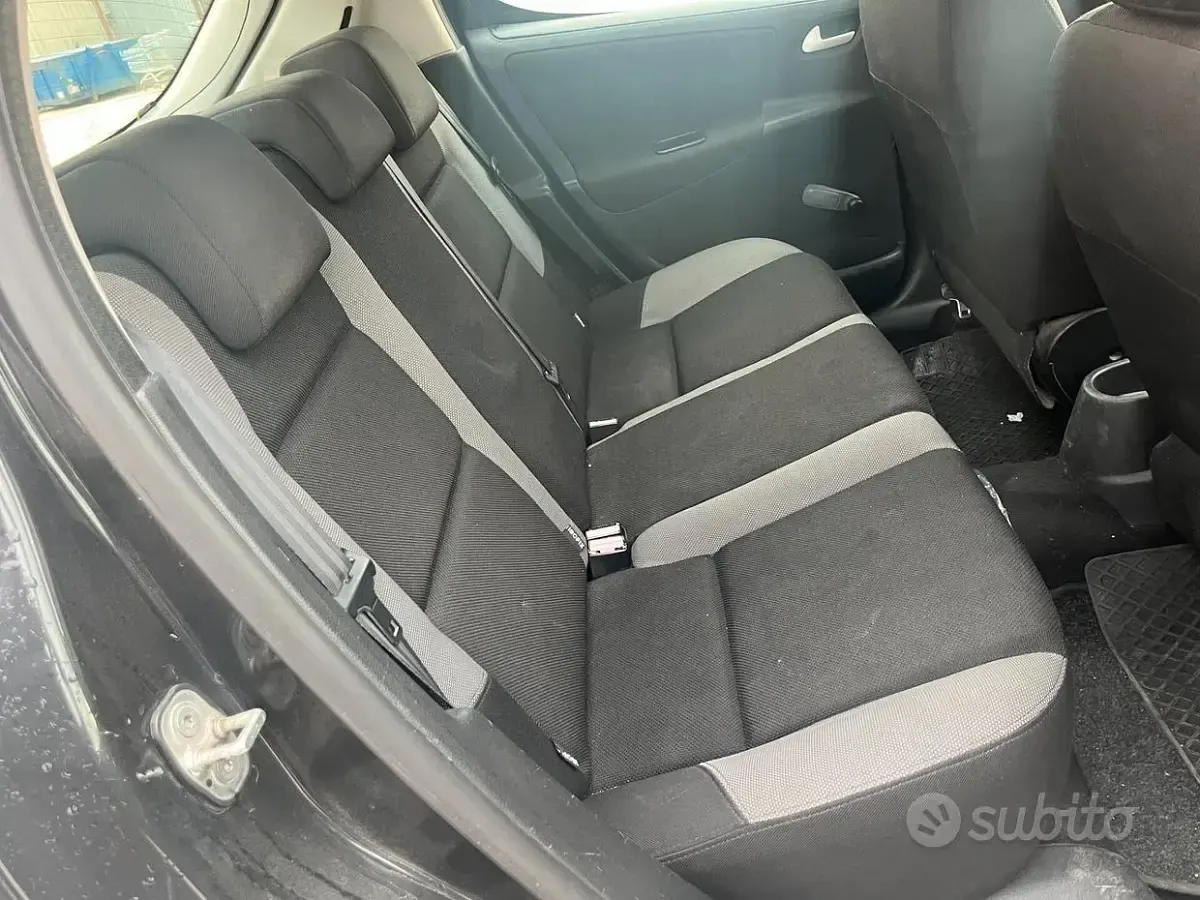 Usata Peugeot 207 68 CV (50 kW) 2010 Nero Berlina