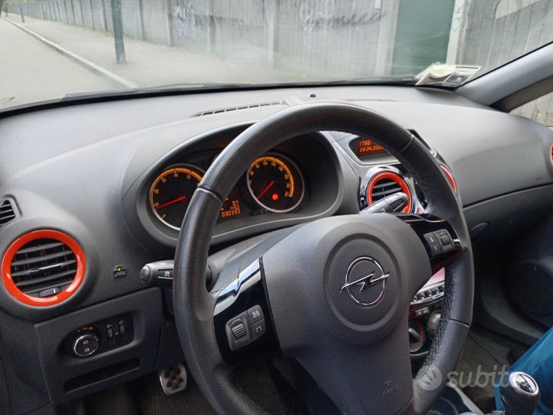 Usata Opel Corsa 85 CV (62 kW) 2011 Nero Utilitaria