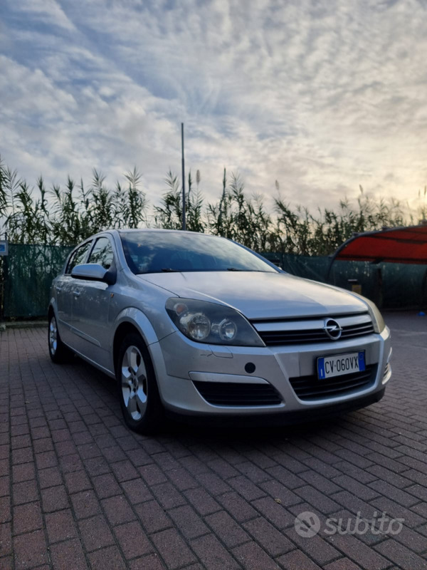 Usato 2005 Opel Astra 1.7 Diesel 101 CV (2.300 €)