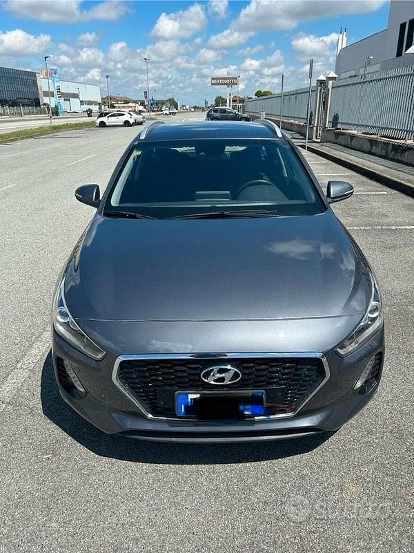 Grigio Usata 2017 Hyundai i30 Station wagon | 8500 € (Buon prezzo) - Immagine 1/4