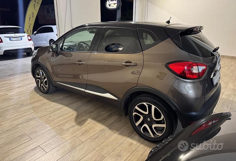 Usata Renault Captur 90 CV (66 kW) 2015 Marrone SUV