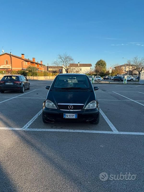 Nero Usata 2003 Mercedes A140 Due volumi | 699 € (Ottimo prezzo) - Immagine 1/4