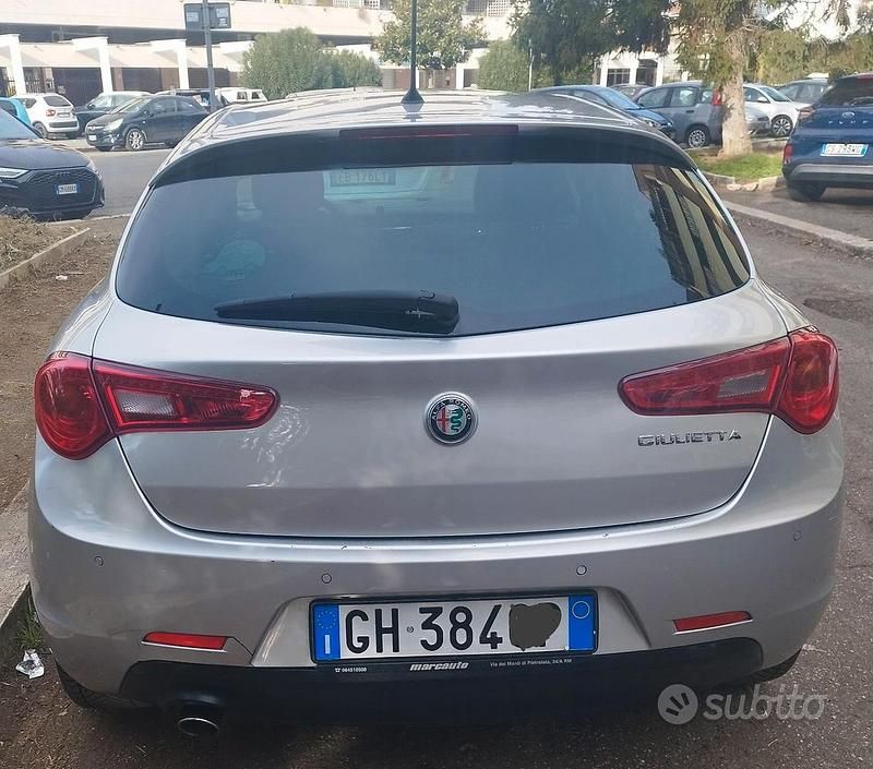Usata Alfa Romeo Giulietta Business 120 CV (88 kW) 2017 Argento Utilitaria
