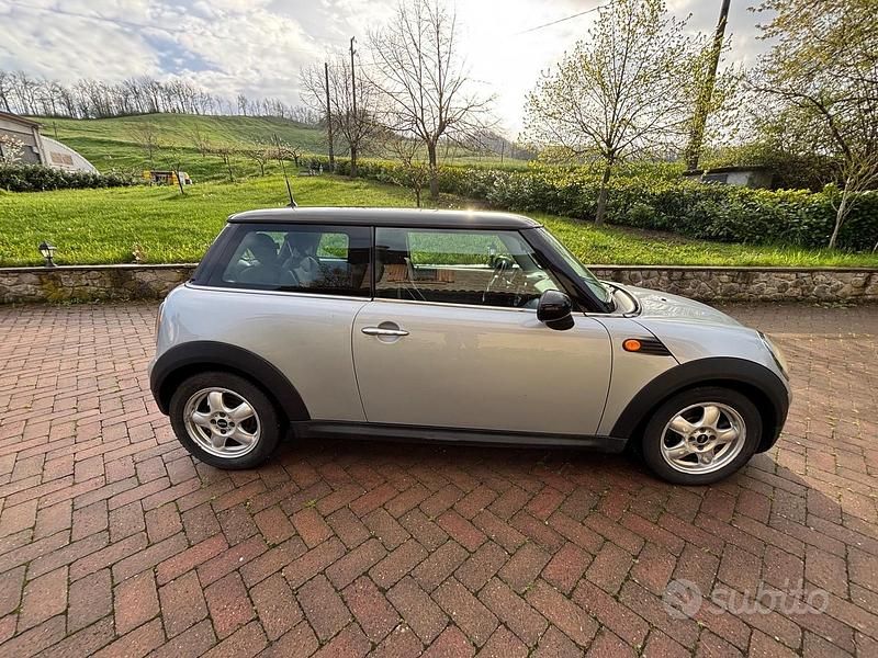 Usata Mini Cooper D 109 CV (80 kW) 2007 Grigio Utilitaria