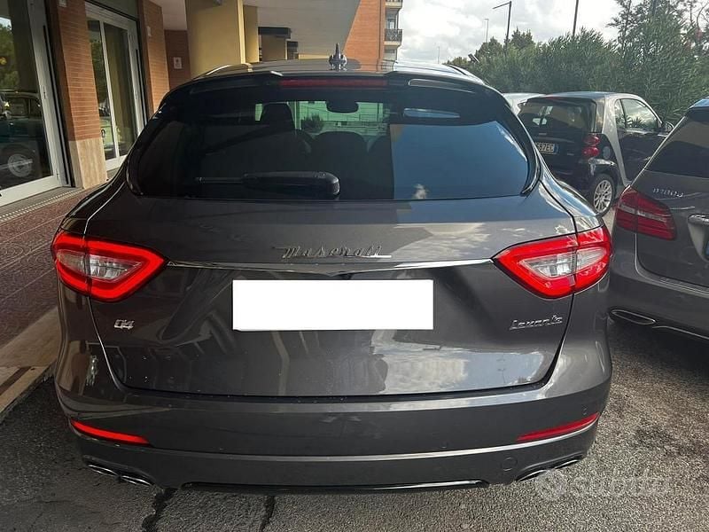 Usata Maserati Levante 275 CV (202 kW) 2018 Grigio scuro SUV