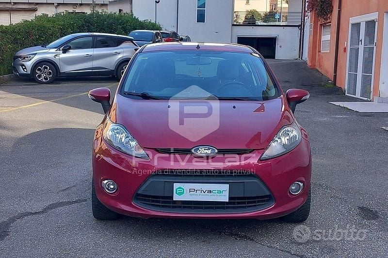 Usata Ford Fiesta Titanium 97 CV (71 kW) 2012 Viola Utilitaria