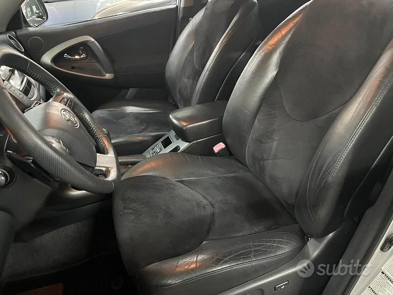 Usata Toyota RAV4 Executive 150 CV (110 kW) 2012 Grigio SUV